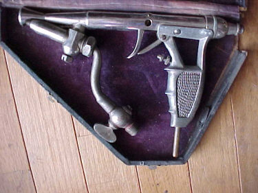 Paasche "Type N" double action "air brush"/spraygun.    -    Airbrush history from The Airbrush Museum featuring Paasche, Wold, Walkup, Iwata, Aerograph, Badger,  and  more!